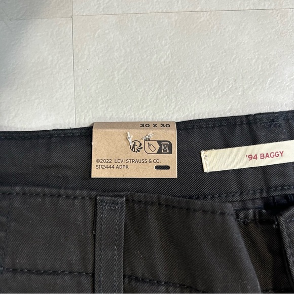 NWT Levi's 94 Baggy Cargo Pants In Black Size 30 Women's - Picture 8 of 11